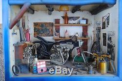 Belle maquette (Atelier de moto Harley Davidson) fait main, ancienne