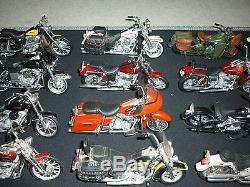 Collection de 69 moto harley davidson en bon état avec béquille