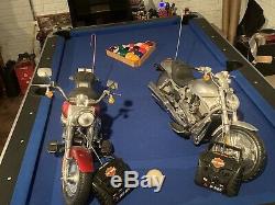 Harley Davidson Rouge & Gris Fat Boy 9.6V R/C Motocyclettes (Big Jouets)