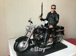 MOTO TERMINATOR 1/6 Harley Davidson T-800 Hot Toys figurine figure collector